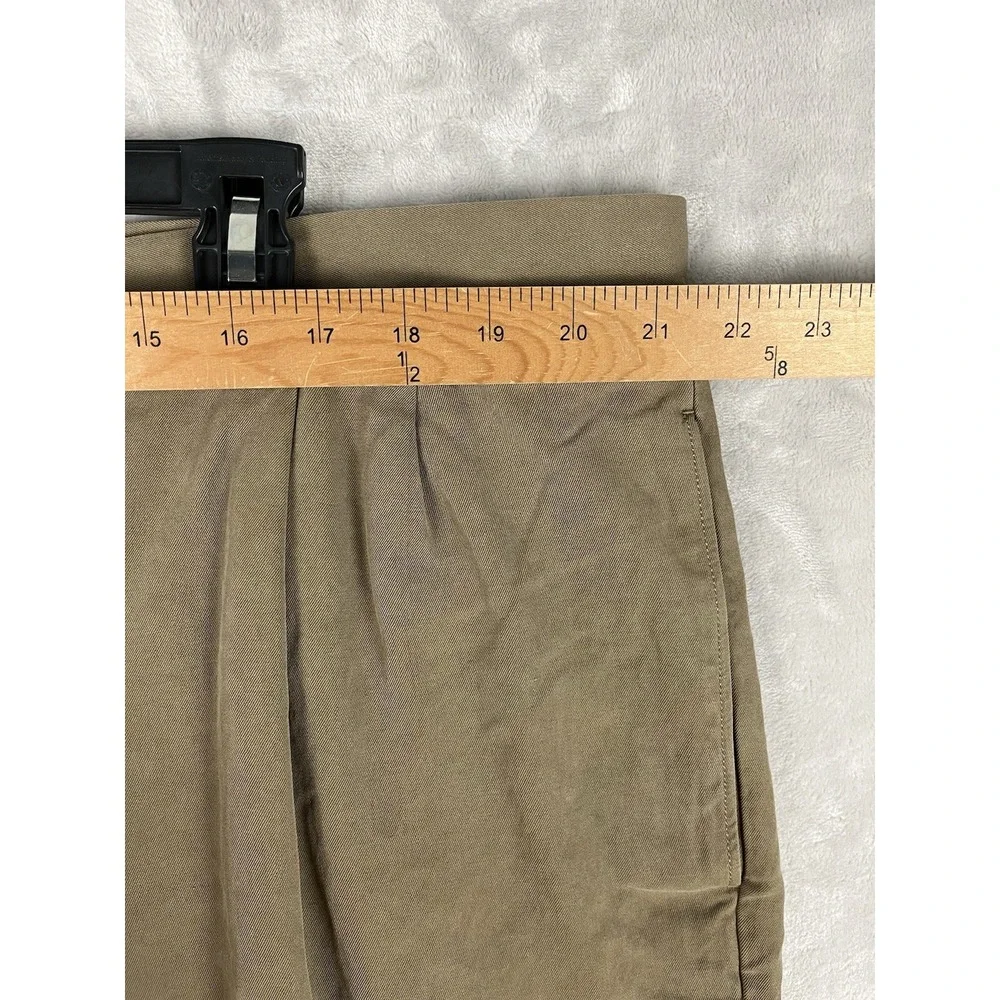 TOMMY BAHAMA 100% Silk Short Men 42 Brown Relaxed Pleaded Pockets Vacation